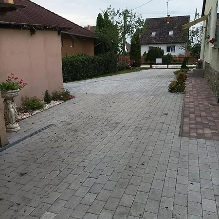 Csilla Apartment Balogunyom